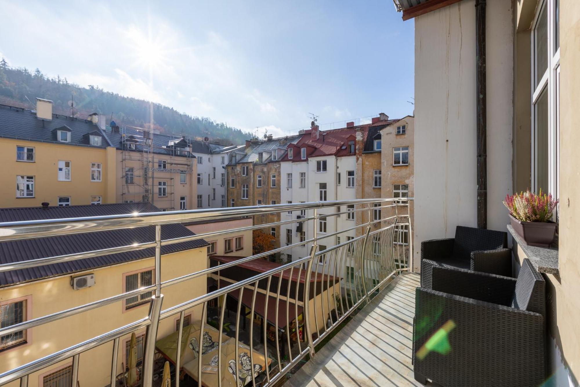 Apartment On Krymska カルロヴィ・ヴァリ エクステリア 写真